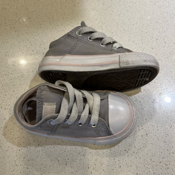 Toddler Converse Chuck Taylor Sneakers - Picture 3 of 6
